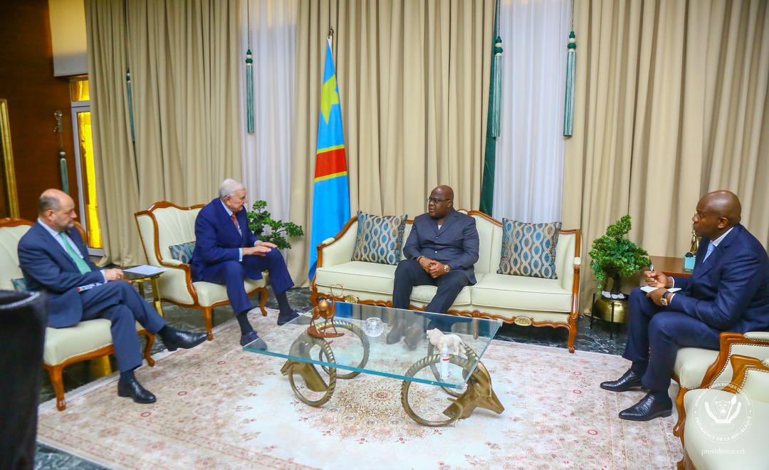 Presidence_RDC's tweet photo. #RDC 23.03.2023|#Kinshasa
Le Président Tshisekedi a échangé, ce jeudi, avec M. François-Xavier de Donnea,Administrateur du Parc des Virunga et M.Joe Indekeu, Ambassadeur de Belgique en RDC, sur un projet de coopération entre les Parcs des Virunga (RDC) et Lantoto (Soudan du Sud). https://t.co/LpRbvVIkX6