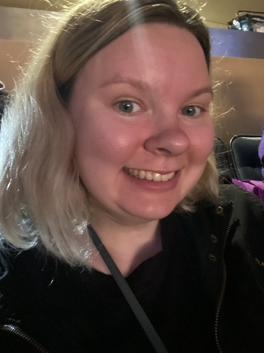 allisonapic's tweet image. #mmselfie almost as good as my school’s March Madness but Creepy Crayon isn’t anywhere to be seen at the Garden so