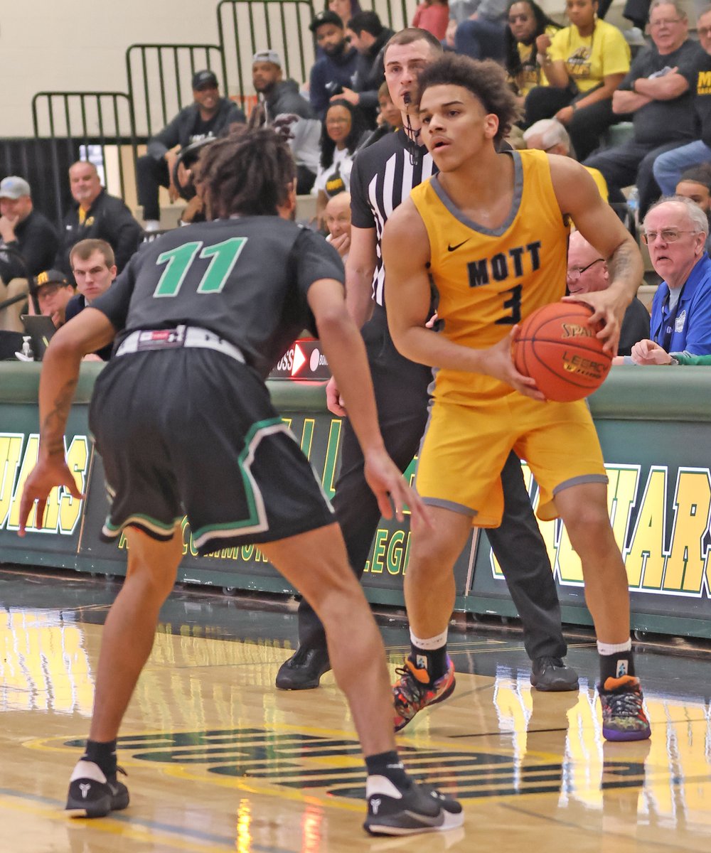 NJCAATournament's tweet photo. Enjoy these Game 12 pics, featuring @MottBearsHoops and @CCCRaiders.
#NationalTournament #NatTourney #DIIMBB https://t.co/BbABraIM2U