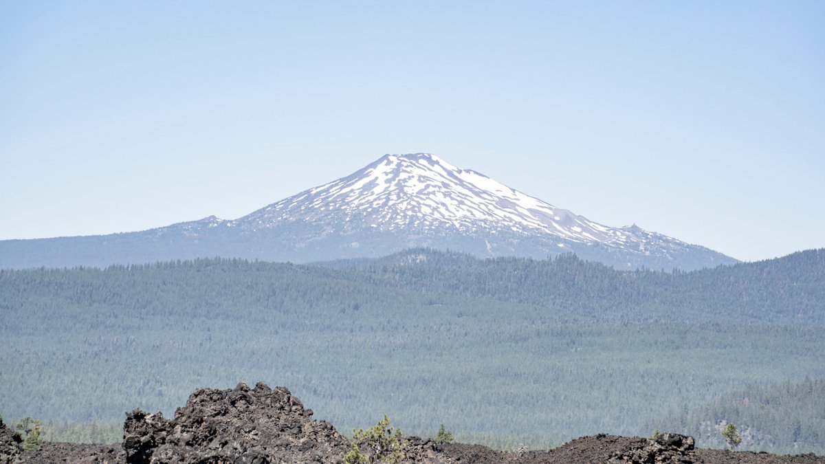 neverduskys's tweet photo. Trail of the Molten Land 
Newberry National Volcanic Monument
Oregon https://t.co/rbqoq6TTN0