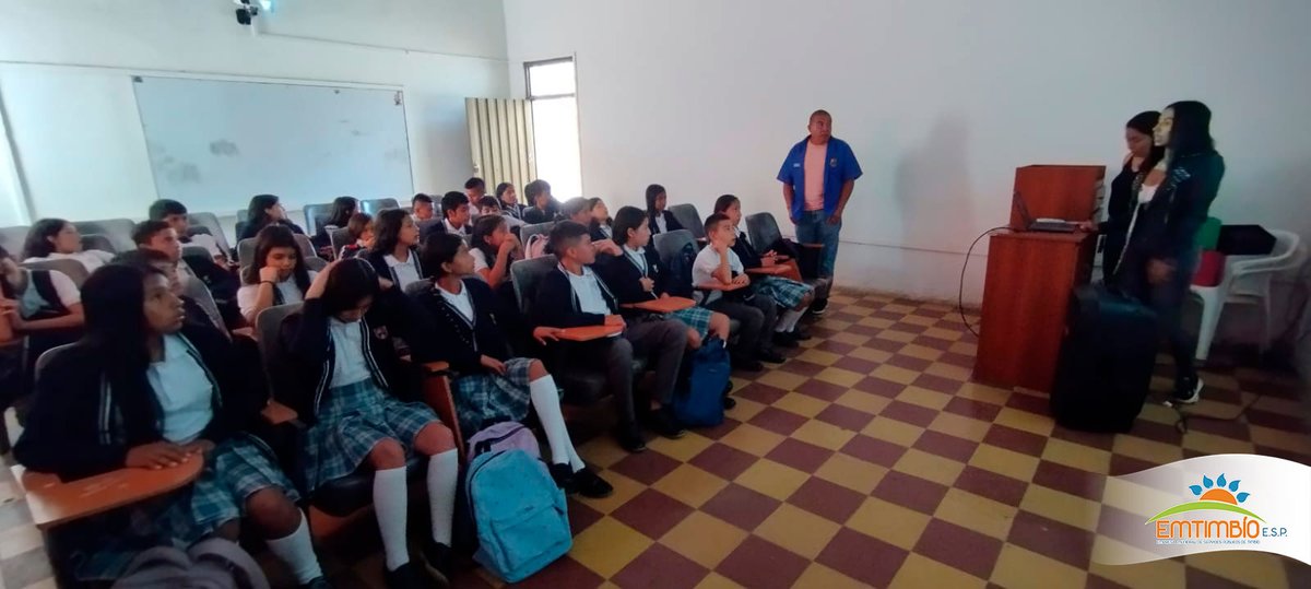 emtimbio's tweet photo. La Empresa Municipal de Servicios Públicos de Timbío en el #DíaMundialDelAgua, visitó las Instituciones Carlos Albán y San Antonio de Padua, por medio de una capacitación en el uso eficiente y ahorro del agua, se pretende hacer conciencia de este importante recurso natural. 💙💧 https://t.co/TPlwuvQW8Q