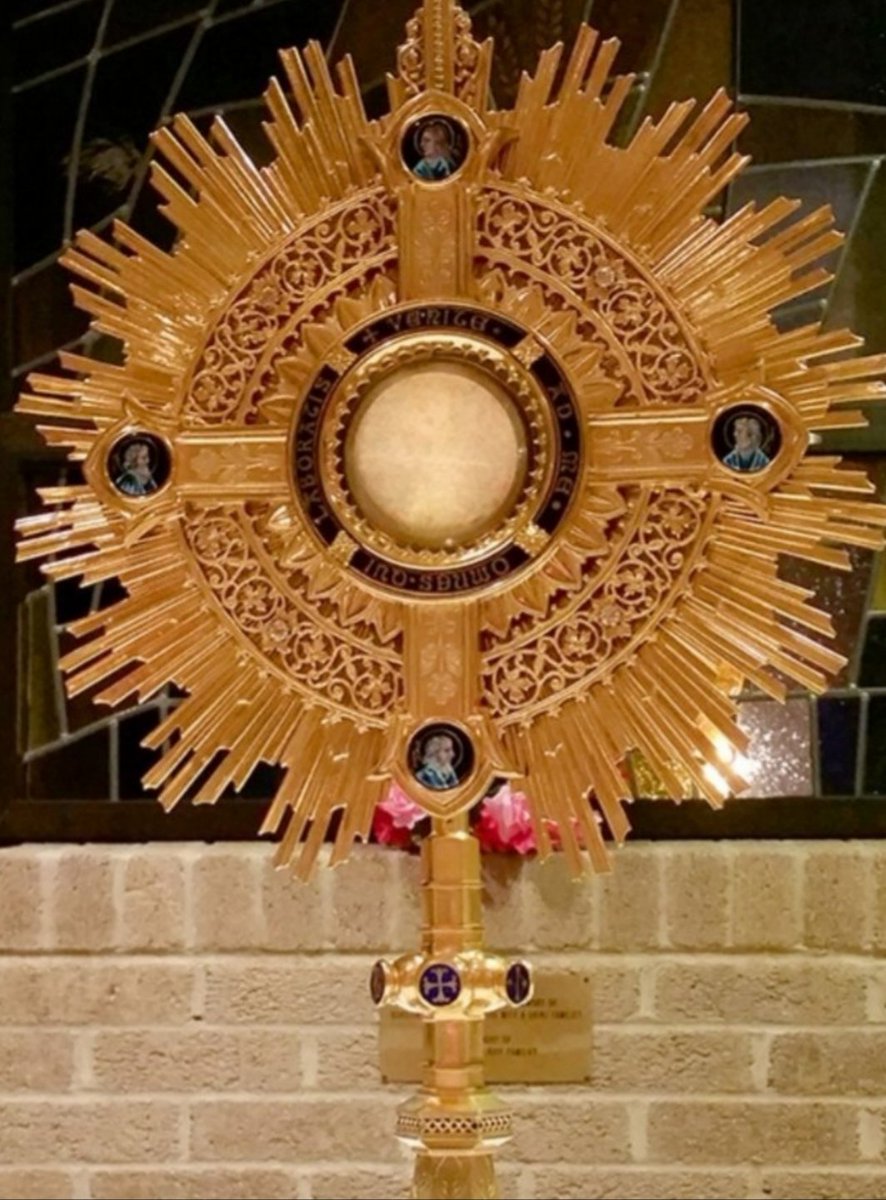 CarolBV7's tweet photo. Alabado sea el Santísimo Sacramento del Altar https://t.co/dViwhipd4P