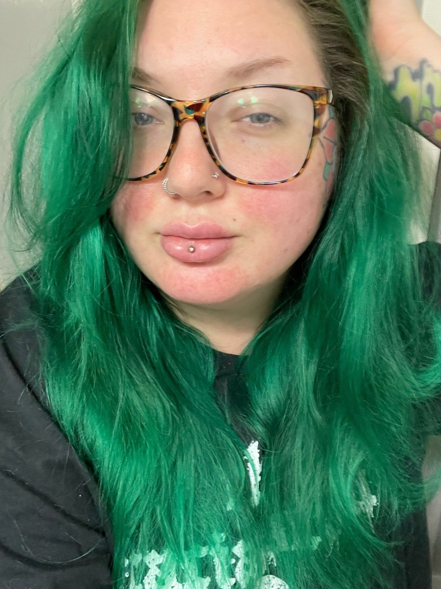 It’s been ages since I’ve updated but I’ve just been super disconnected from social media and it’s been really nice tbh. Miss you and love you all tho! Last photo of my green lions mane cause I’m goin brown again!