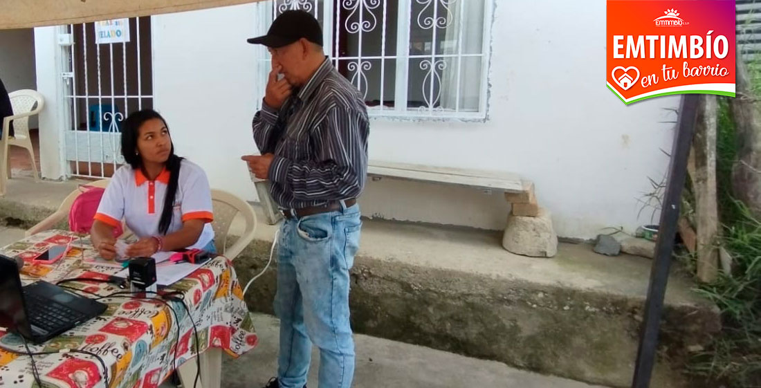 emtimbio's tweet photo. Continuamos llevando nuestras oficinas a los barrios de Timbío, con la campaña #EMTIMBÍO #EnTuBarrio en esta oportunidad le correspondió al barrio San Carlos, serealizo: barrido de calles, limpieza de sumideros, poda de zonas verdes, siembra de árboles y servicios de oficina. https://t.co/juddsC0oA3