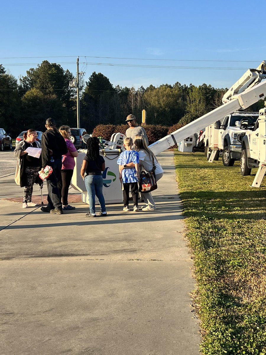 LaurenBGriggs's tweet photo. Duke Energy Science Night at Edwards Elementary was a great success! I enjoyed the excitement on the faces of the children as they told us about the fun experiments they got to enjoy. Thank you to Cheraw Ops for bringing the trucks out for kids to enjoy. #DukeEnergyScienceNight https://t.co/eZtM7WpJBm