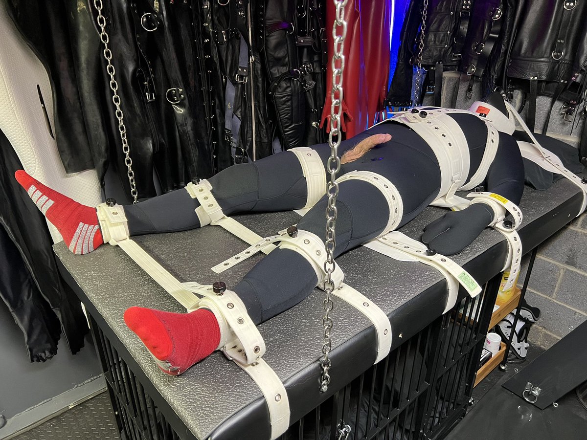 GooseJersey's tweet photo. Had a great afternoon in the playroom gearing up and tying down @pupatlas_ny and @MuzzledSub95! Always a pleasure to meet such fun kinksters. 😈❤️

#gaybdsm #gaybondage #gaykink #gayfetish #segufix #bondagetable #bondagechair #gimp #bondage #bondagegimp #wetsuitbondage #gaysub https://t.co/5Sc9KC5e68