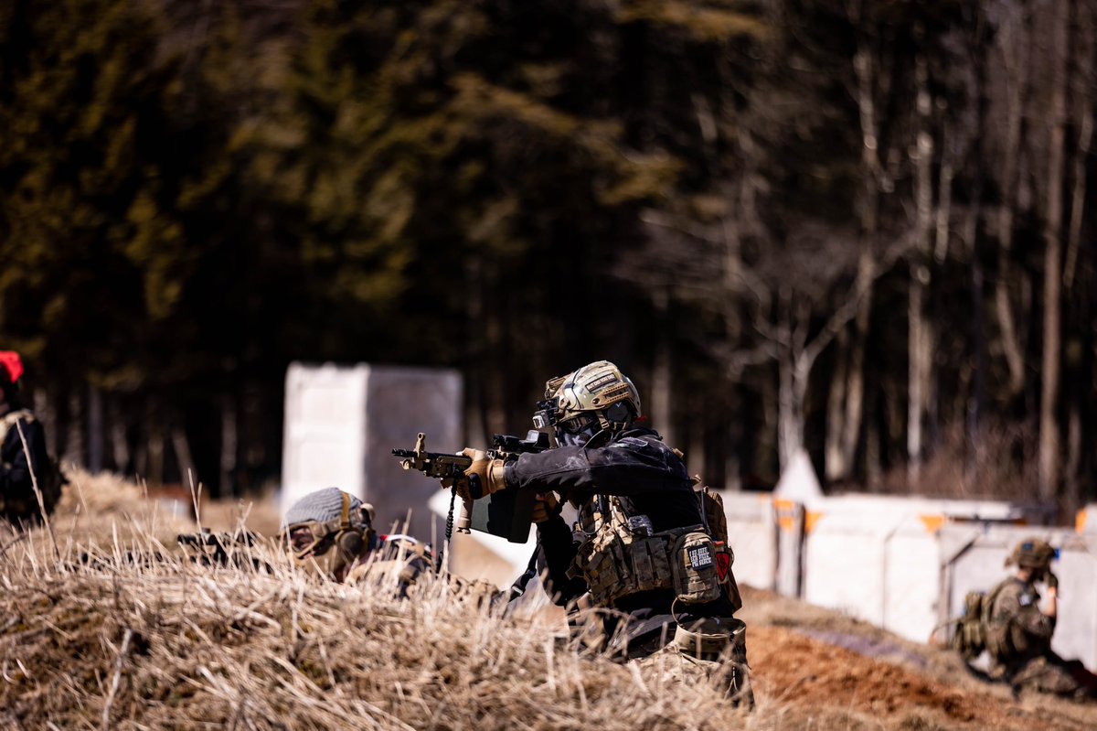 PlaysSerpent's tweet photo. “All I need in this life of sin, is me and my girlfriend” #airsoft #milsim #otherworldmilsim #serpentplaysairsoft #mk46 #supportgunner #milsimairsoft #jackaltactical #skirmishpaintball #airsoftobsessed #lmgmountedandloaded #raisinghell #pewpew #m249 #m249saw #milspeed #speedsim https://t.co/ZhWmuMpp3n