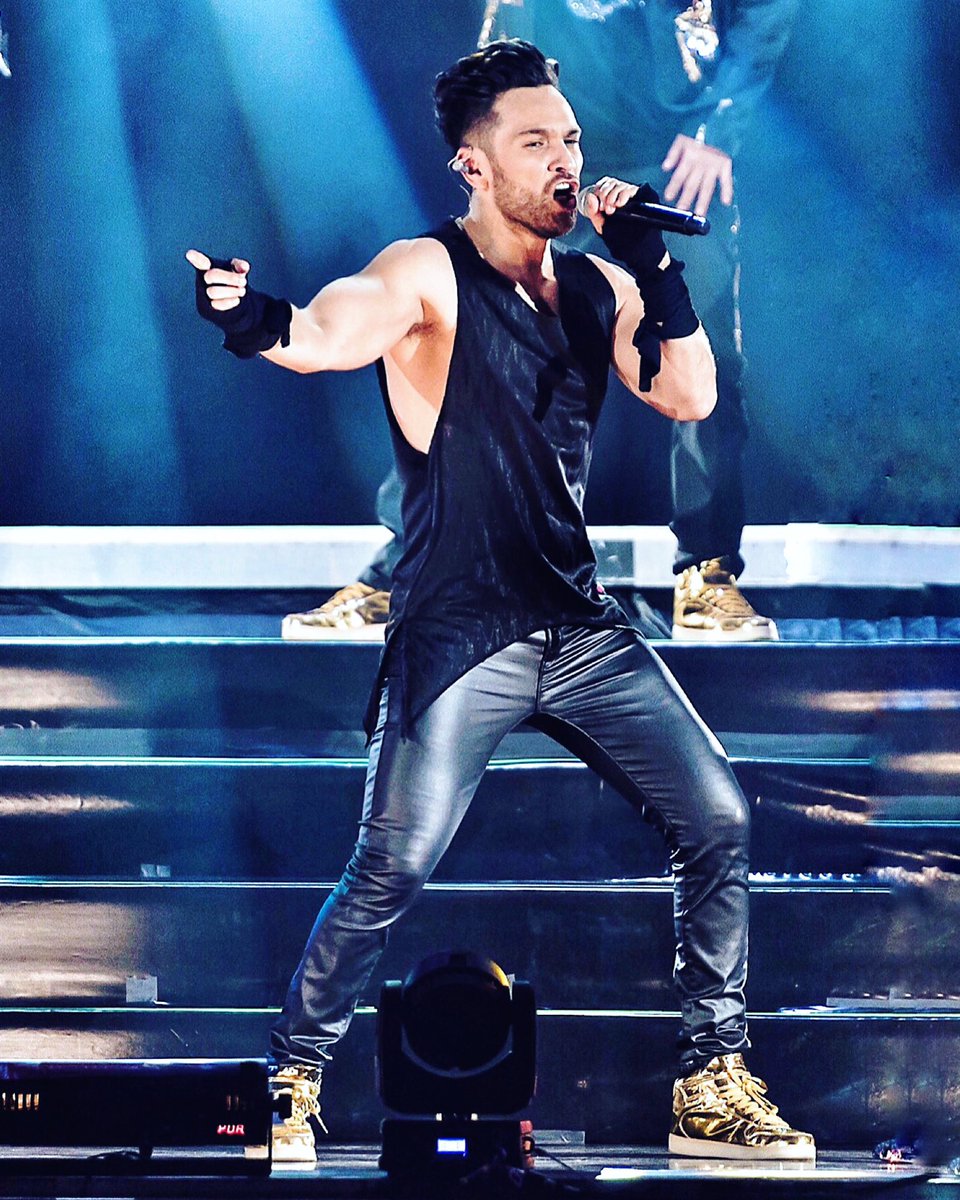pabloportillo's tweet photo. 🎤🎶 #tbt cante y cante🤪🎤🎶 https://t.co/9MQAQprU9n