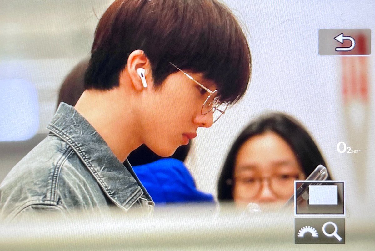 230324 인천공항 
#지성  #박지성  #엔시티드림 #NCTDREAM 
…..
플레이리스트 공유 시급…