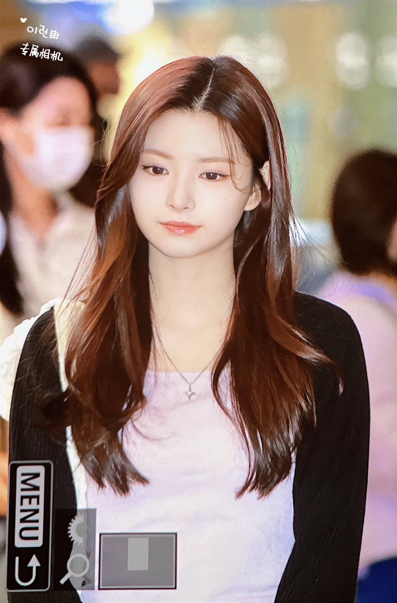 Altair1229's tweet image. 230324 ICN 출국 프리뷰

#이런 #왕이런 #王怡人 #YIREN
#EVERGLOW #에버글로우