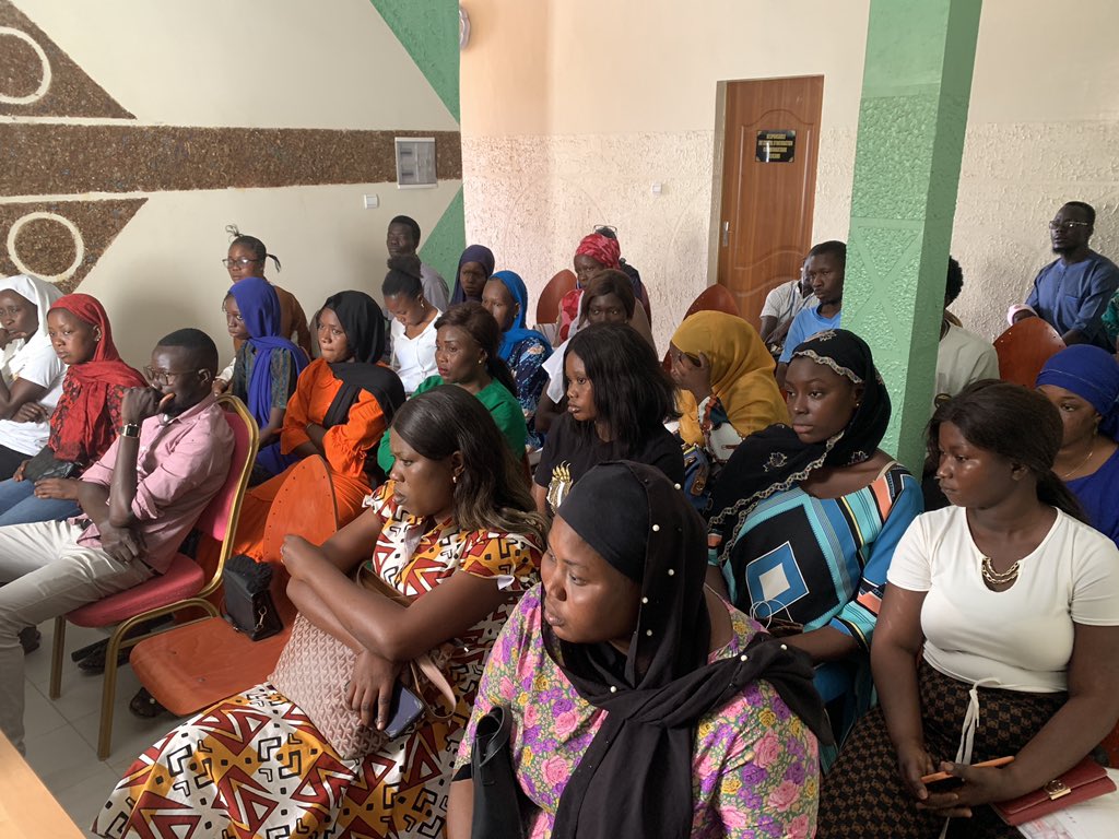 ATHIDFondation's tweet photo. A la #Mission_Locale/#CICOM de Diourbel ce jour, en vue de la formation de Moniteurs/trices Itinérants de Santé Communautaire (#MONISCO )
#La_Fondation_ATHID en prise de contact avec 50 jeunes bacheliers sélectionnés pour la Phase pilote.
Merci à Niang/CICOM & équipe #XeyuNdawÑi https://t.co/cavknBxOBd