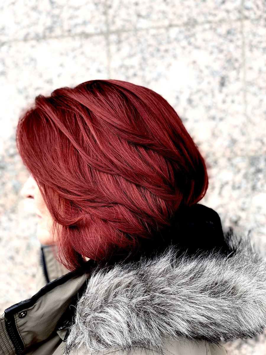 JamesRossNNY's tweet photo. Using a bonding treatment while I process the hair, allows for the colors to be brighter and last longer @JamesRossNNY #color #Fashionista #haircuttingrules #red #pink #Mermaid #unicorn https://t.co/mw5nf3lZIn