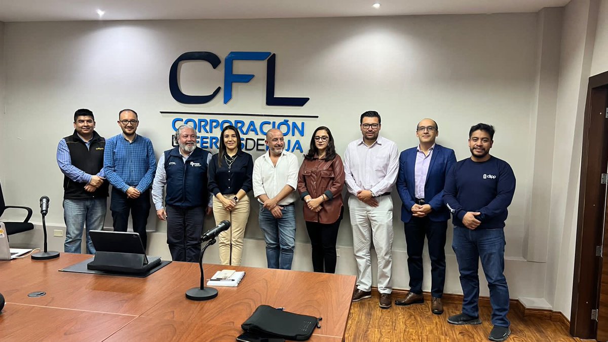 gabysamaniegom's tweet photo. Hoy asumimos un nuevo compromiso con el Emprendimiento del sur del país 🇪🇨. En asamblea de Mesa Provincial de Emprendimiento de Loja, se eligió Directorio 2023-2025. Presidente: @fedesloja Roberto Beltrán.
Vicepresidente: @Produccion_Ecu Gabriela Samaniego https://t.co/VNMDE3M8JM