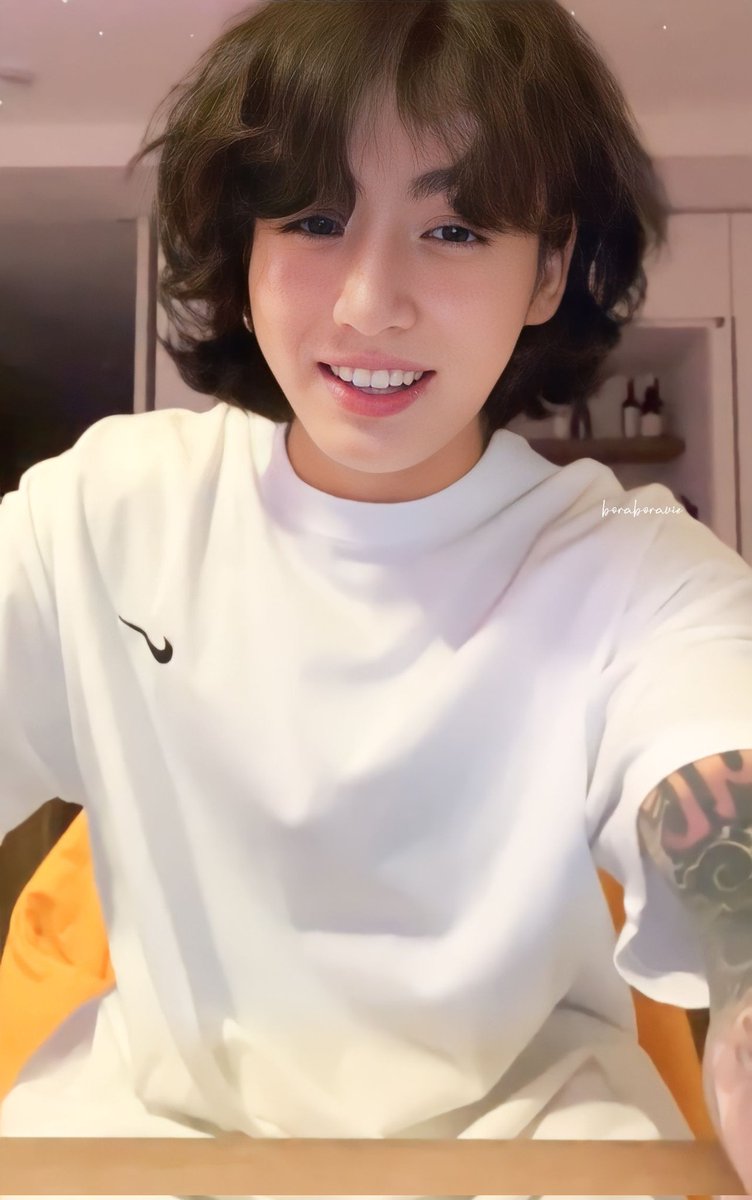 boraboravie's tweet photo. [HD] 230324 JUNGKOOK WEVERSE LIVE 💜

⎯  A THREAD⎯ https://t.co/e17i6Tkfqz