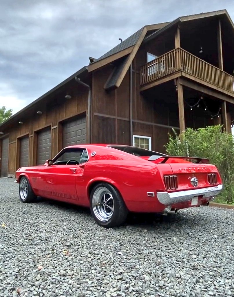 kmandei3's tweet image. #FastBackFriday #FordMustang