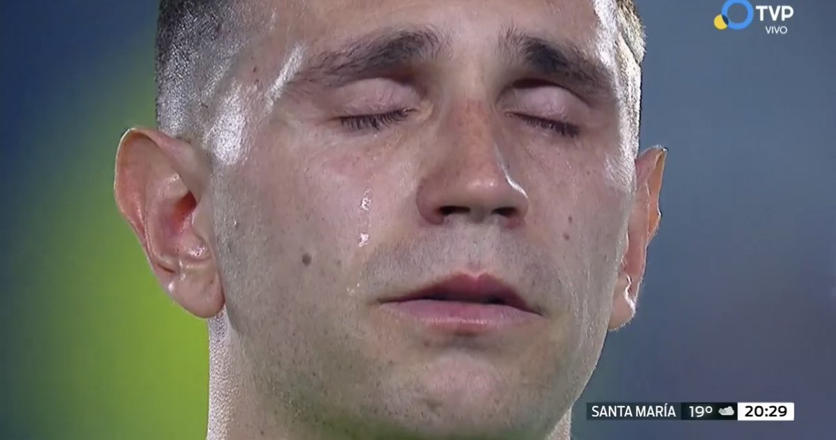 AtaqueFutbolero's tweet photo. Te amo para siempre, Emiliano Damián Martínez. https://t.co/aqH43VUX5W