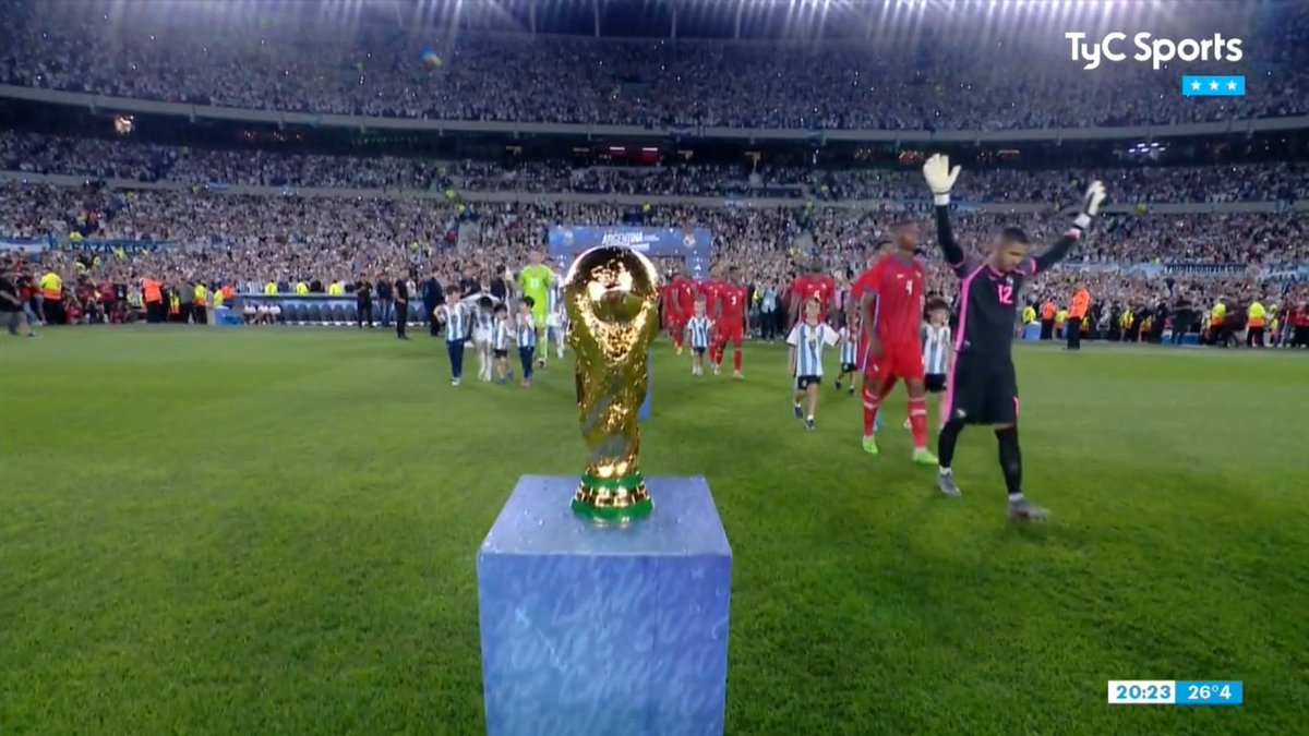 Nearpics's tweet photo. Panama players are closer to the worldcup trophy than Penaldo ever was！ https://t.co/8V58lFqtH7