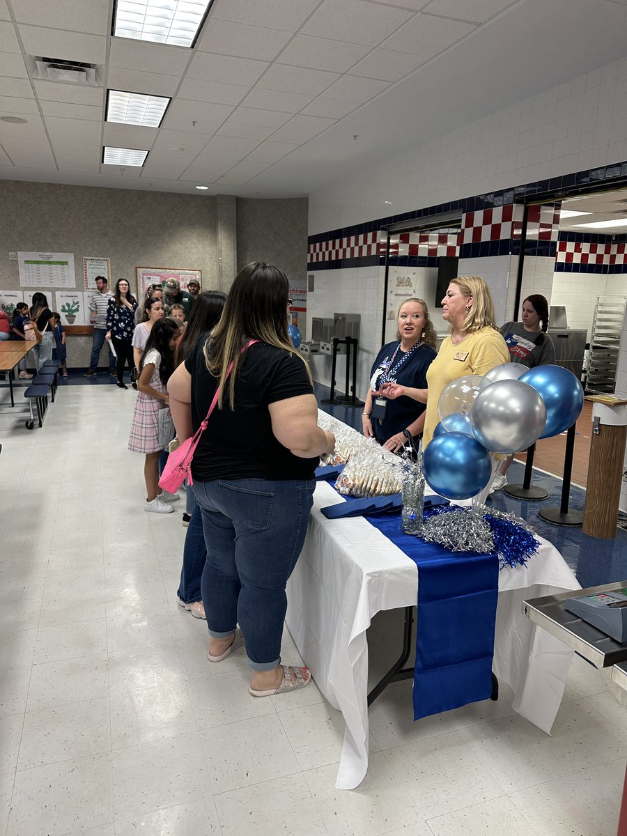 Lara Utecht tweet media