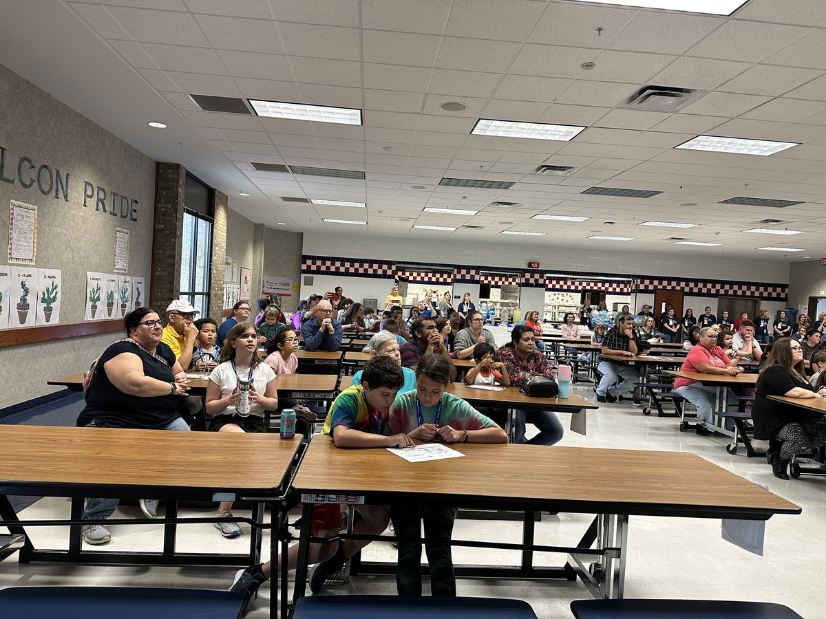 Lara Utecht tweet media