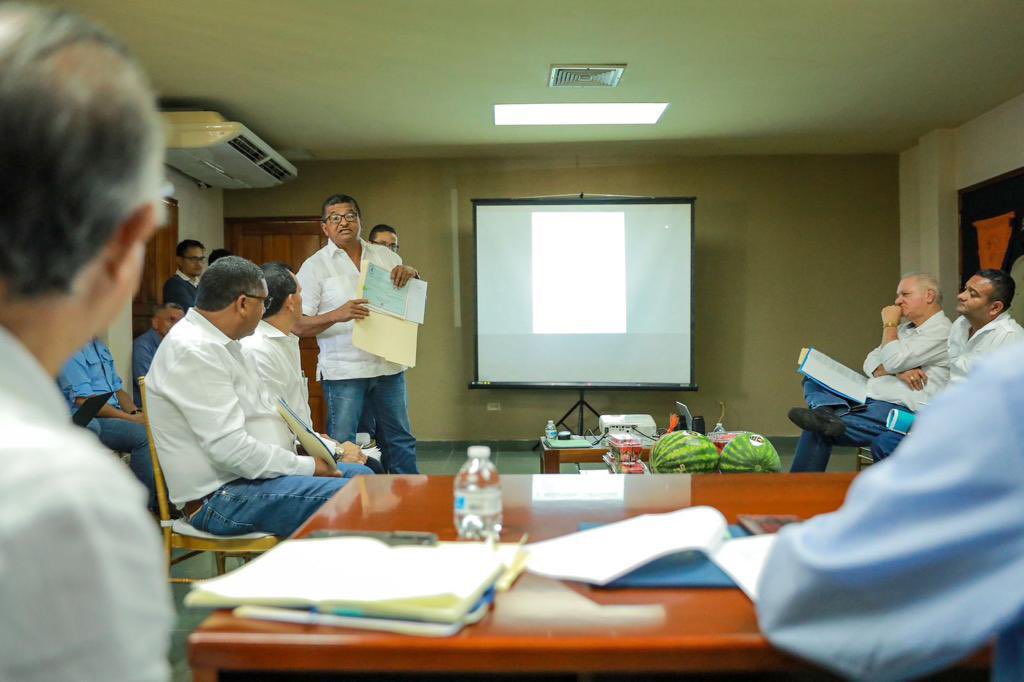 NitoCortizo's tweet photo. 📍David, Chiriquí.

Me reuní con la Asociación de Productores de Tierras Altas, para revisar todos los compromisos cumplidos con el sector agropecuario desde que inició nuestra administración en julio de 2019, evaluar los resultados y las proyecciones de la gestión gubernamental. https://t.co/8kCcVI11sd