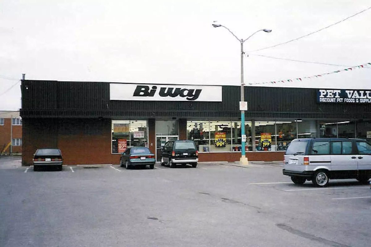 j_t_ess's tweet photo. If they brought back #Zellers then they can also bring back BiWay. #biway 

80’s knock off Adidas pant/sweater suit with the ‘two stripes’, instead of three. Classic. 👌 https://t.co/rlkUIROTZw
