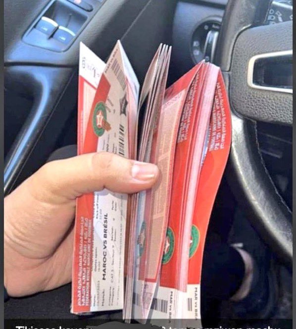 HArfaja's tweet photo. انتفاضة جمهور الرجاء على أوجه الفساد 

#الرياضة_في_قبضة_المافيا_بالمغرب https://t.co/OYfr2dzSLL