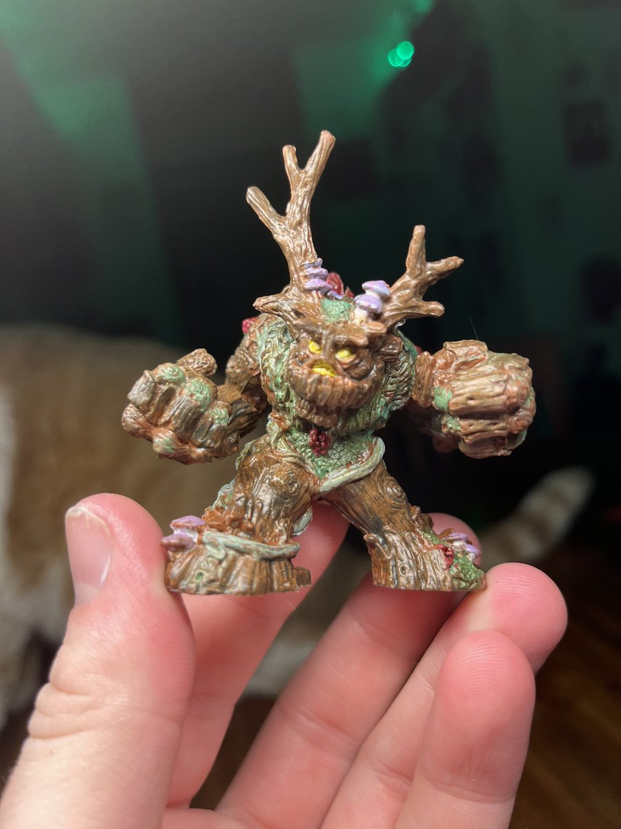 sentencedtobeth's tweet photo. Really freaking proud of this miniature i painted yesterday!! Wahoooo https://t.co/rDDhdUSkLr