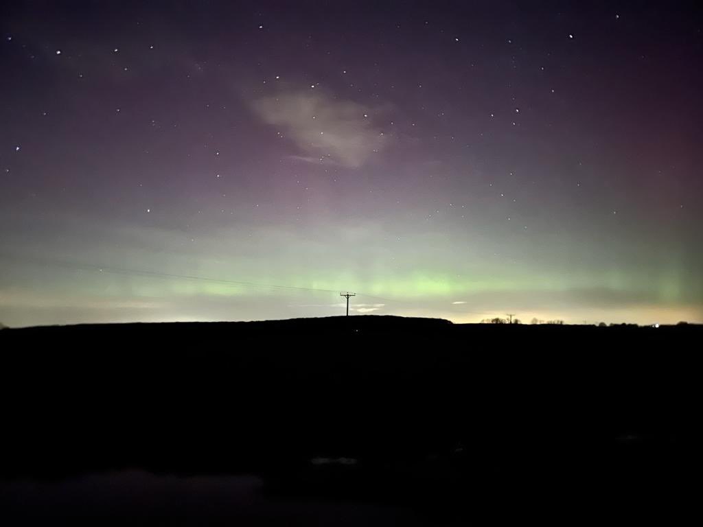__Emily__96's tweet photo. #AuroraBorealis visible in Lincolnshire tonight, absolutely amazing @thelincolnite https://t.co/esHocuanHy