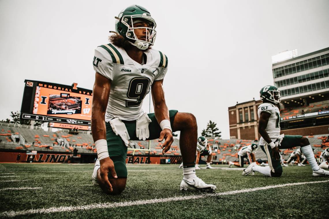 CortezLane_'s tweet photo. I will be visiting UNC Charlotte this Sunday #🟢⚪️ @JLBarnes4 @JacksonBlock17 @CoachSplintaQ @Healyfan69 @CoachM_Miller @CharlotteFTBL @CoryHelms7251 https://t.co/qKfibh1In1