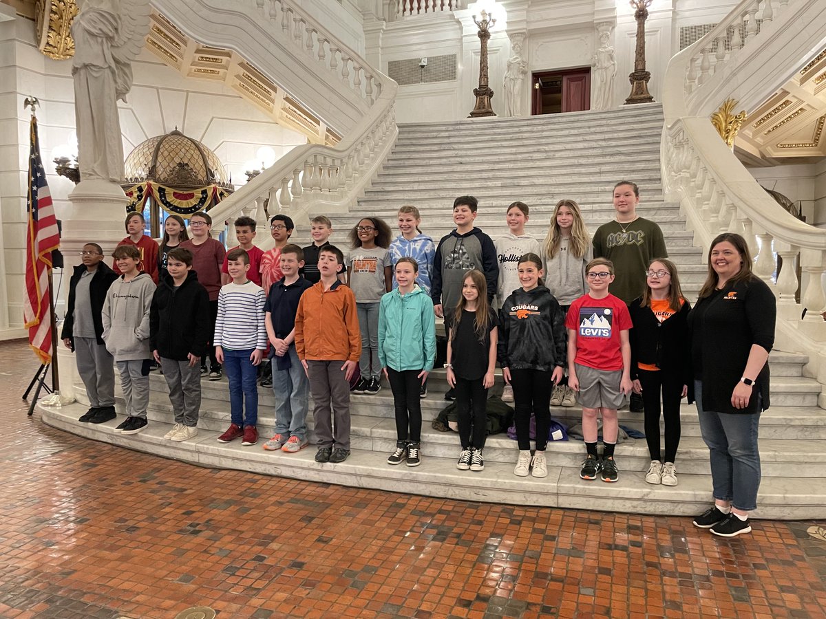 NorthsideROARs's tweet photo. We're so proud of our Northside 5th grade class! Mrs. Mackneer and Mrs. Miller had a blast with their kiddos at the State Capitol and State Museum today! Thanks to @PASD_Elem_PTO for making this happen! https://t.co/5bu0JmYCZ3