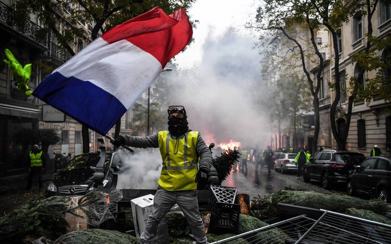 MemoriaHis's tweet photo. - Edad de jubilación Francia 62
España 67 
- Salario mínimo Francia 1.650€ España 1.080€
- Huelgas generales en Francia 10 en en 3 meses
Última huelga general en España: 2012. #France https://t.co/sYYeXZWrA5