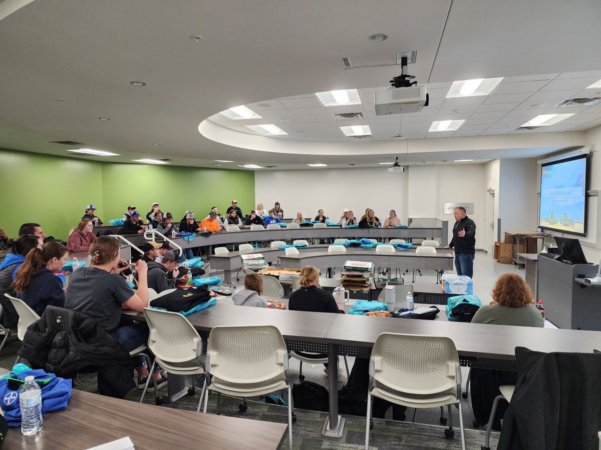 kov_pet's tweet photo. We had nearly full house for Winfield United's and @landolakesinc visit the #Agronomy and #PrecisonAg Club. Thanks @Agronomy_Jacks introduce the company and talk about @CCASoundAdvice program too https://t.co/hgrZd1AFM7