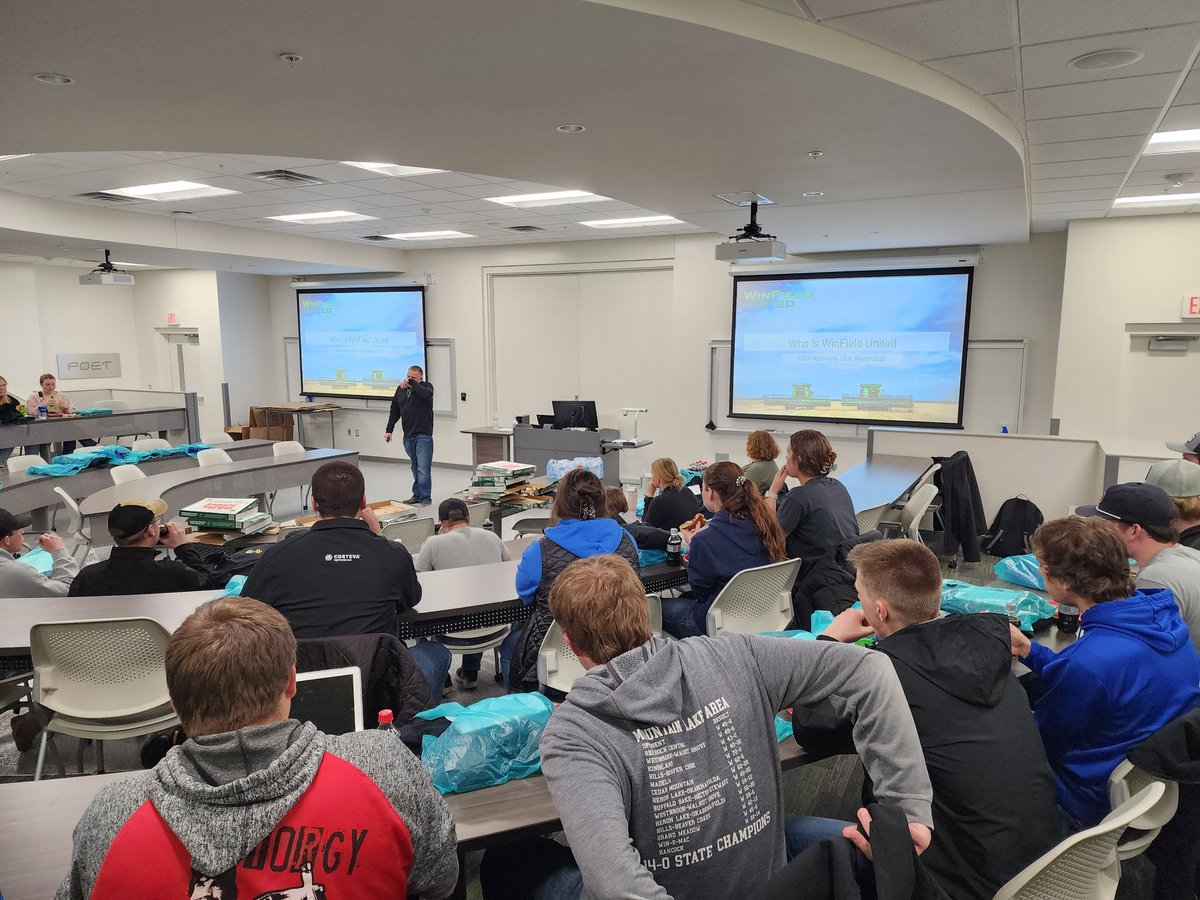 kov_pet's tweet photo. We had nearly full house for Winfield United's and @landolakesinc visit the #Agronomy and #PrecisonAg Club. Thanks @Agronomy_Jacks introduce the company and talk about @CCASoundAdvice program too https://t.co/hgrZd1AFM7