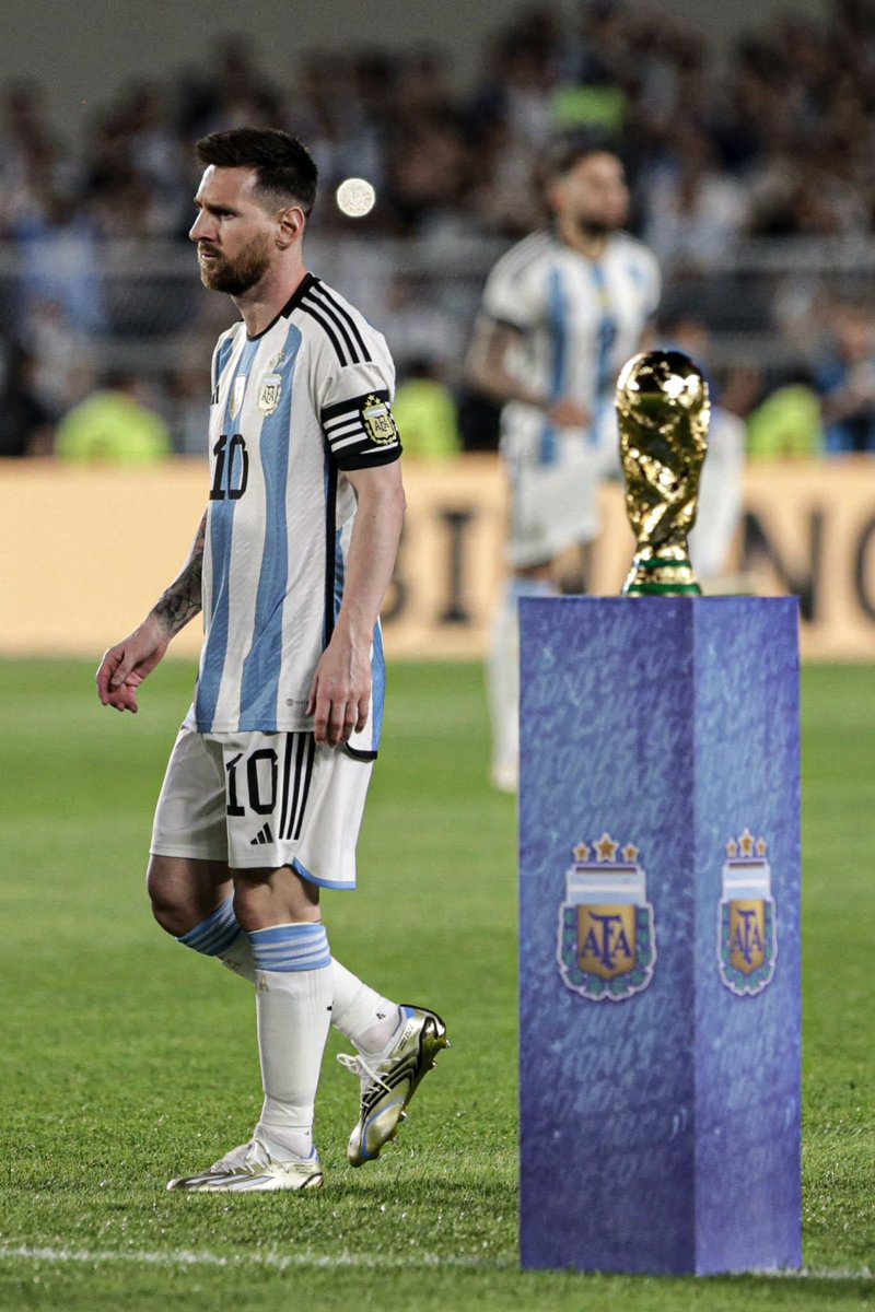 WeAreMessi's tweet photo. #campeonesdelmundo 🐐 https://t.co/KvCWaXFxhJ