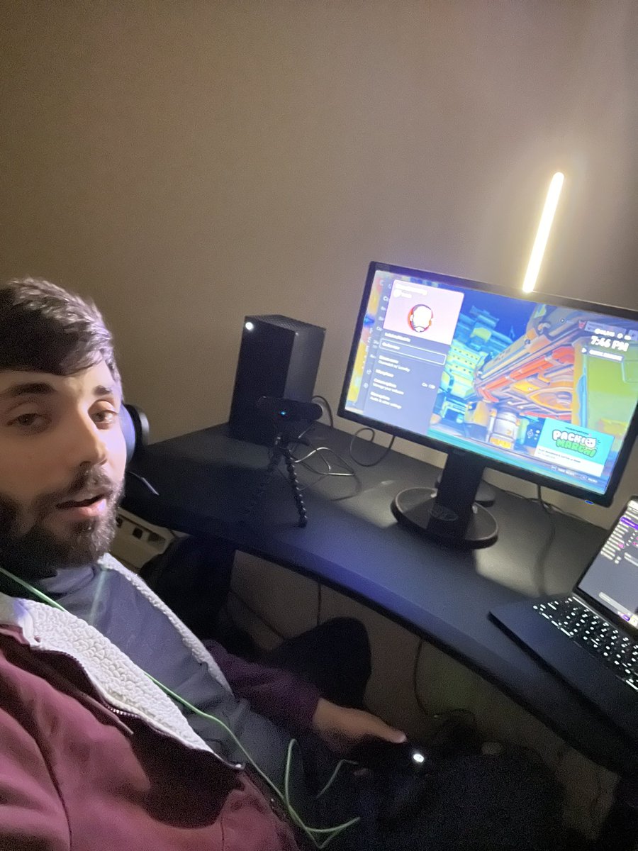 fetaMac's tweet photo. About to @PlayOverwatch w/ @chrislorenc come hang out https://t.co/7N0yZb3pJU https://t.co/IZs2W6Zku5