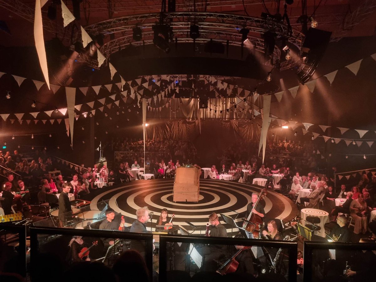 Went to Unruly Tourists last night, and omg, I think that was the best show I've ever seen. Go see it everyone if you can.  <a href="/Ahhmandah/">a more dignified user name</a> co-wrote it, you legend!