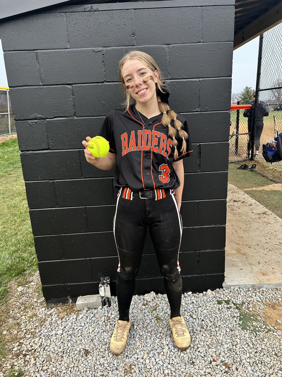 rylesoftball's tweet photo. Ryle takes the DUB against Dixie!! @godfrey_payton went yard for a 3 run HR!!! Big WIN tonight ladies! @GoddardJarret @RAIDERSPORTSNKY @RyleAthletics @RyleSportsMed @MattRShafer @MikeWoolf35 @Linknky https://t.co/YI7tcWJlcJ