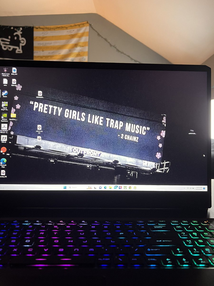 mack_naushad's tweet photo. * Only pretty girls like trap music 👹 https://t.co/gu3XDWGkOf
