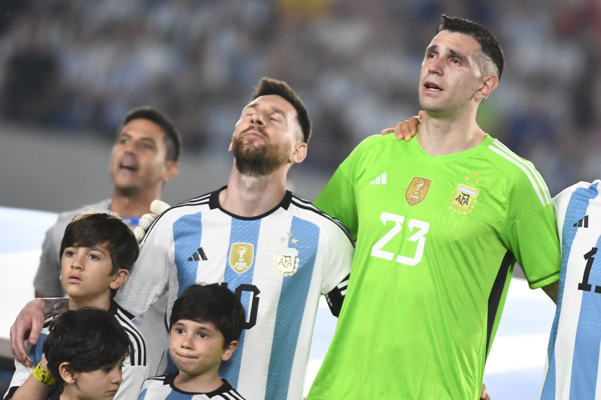 RiverPlate's tweet photo. 👑 𝐂𝐨𝐫𝐨𝐧𝐚𝐝𝐨𝐬 𝐝𝐞 𝐠𝐥𝐨𝐫𝐢𝐚. https://t.co/IAvbQCqfn3