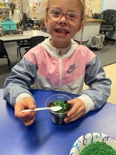 MichiganAvenueE's tweet photo. 🌱🌱Kindergarten students starting spring off right by planting grass seed, and learning about plants.🪴
#masrocks https://t.co/D7jqYyMsSx