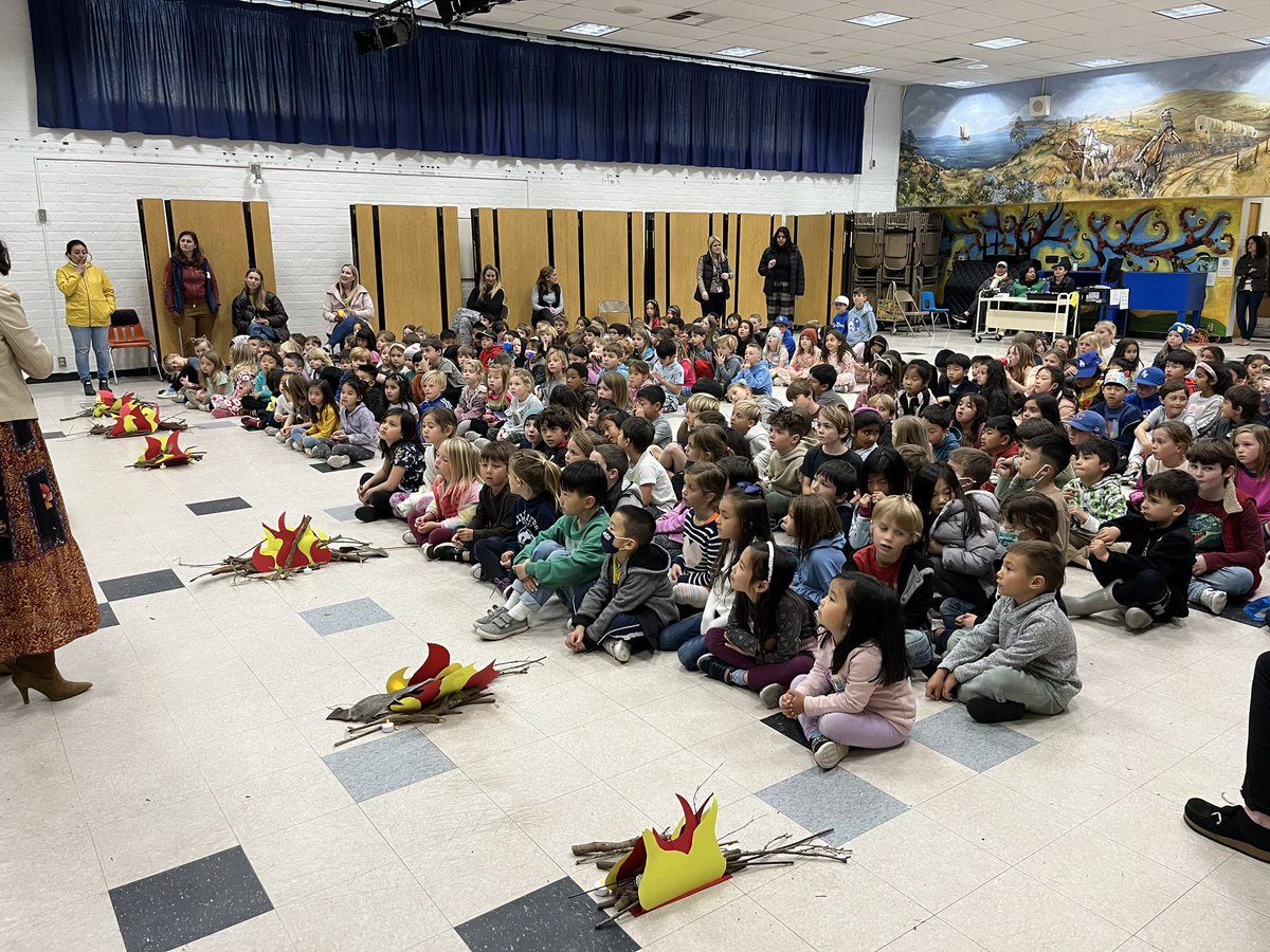 missarjasbi's tweet photo. Too many incredible things happening at Silver Spur! @SS_Broncos were busy today! 3rd grade PV Nature Hike, Persian New Year Assembly &amp; The Bronco General Store just to name a few! https://t.co/kIlBkZuB1i