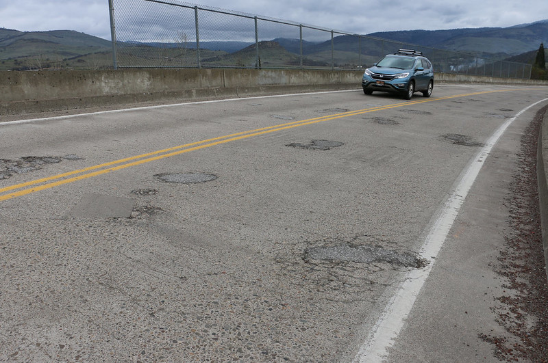 OregonDOT's tweet image. Two major bridge improvement projects will affect traffic in south #Ashland this spring and summer - with work on the East Main Street Bridge over I-5 beginning April 10. 

Read about scheduled closures in our latest release: bit.ly/3FOPiqN #SWOregon