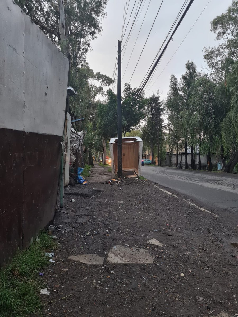 ram29442502's tweet photo. @XochimilcoAl O vengan a balizar las “banquetas” Nuevo León esquina Magnolia barrio caltongo https://t.co/jUvCbLC3Jb