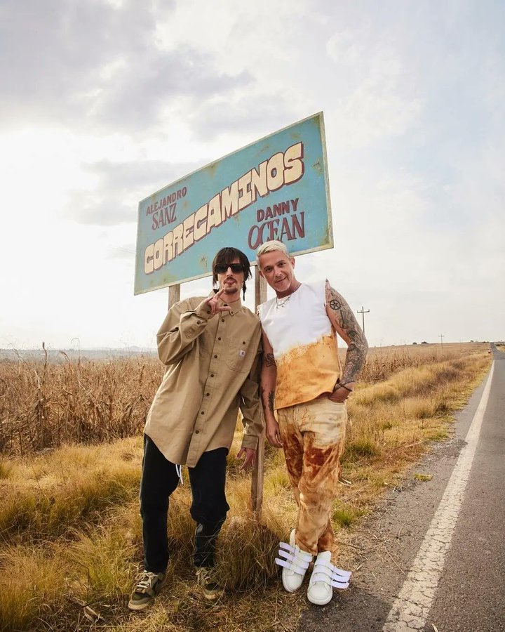 MarthAlmaSnzCol's tweet photo. "Y cuando juzguen y critiquen y me pregunten por qué agarré este camino, soy un viajero, un aventurero, soy el 'motherfucking' correcaminos” @AlejandroSanz @ASanz_Colombia  #Correcaminos https://t.co/RRODvUnv24