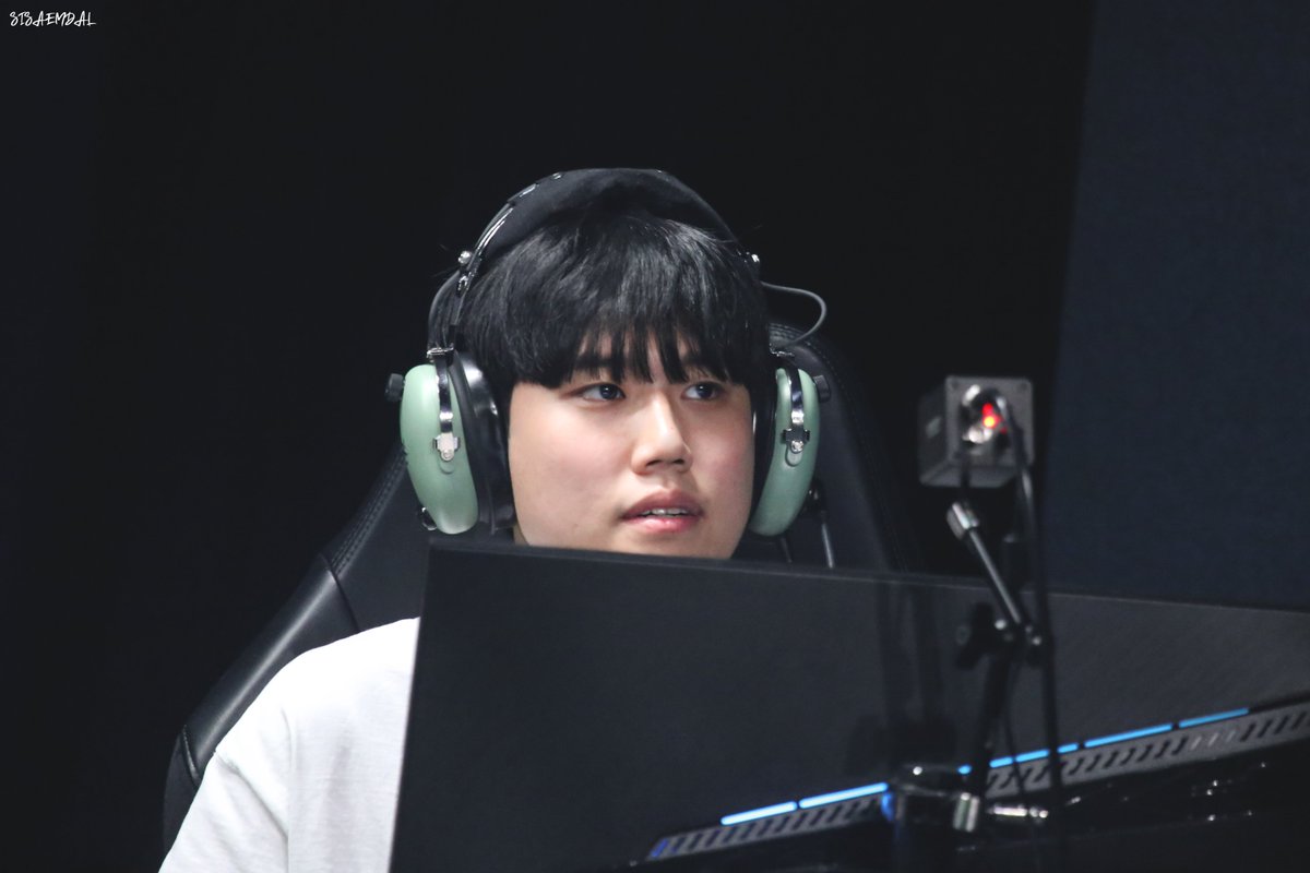 saemdal_pic's tweet photo. 230323 AE 대건 박준하 
#AE #DAEGUN #대건 https://t.co/risRwOoNZm