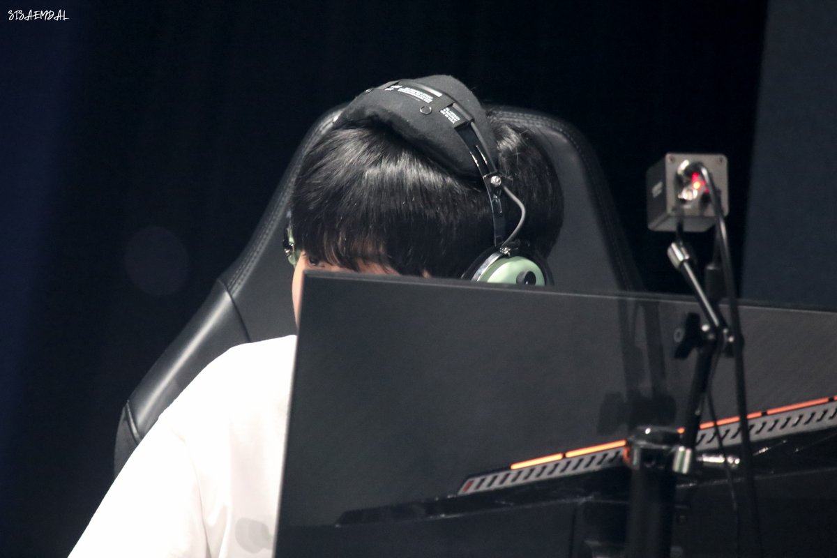 saemdal_pic's tweet photo. 230323 AE 대건 박준하 
#AE #DAEGUN #대건 https://t.co/risRwOoNZm