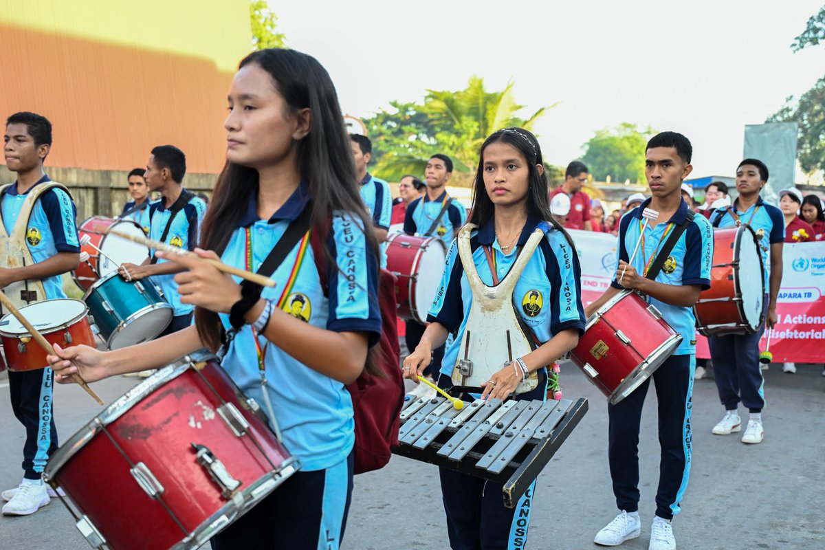 WHOTLS's tweet photo. 🧵@WHOTLS  in collaboration with @palaciodascinza  and other partners organized a #WalktheTalk to observe the #WorldTBDay today. The walk was led by a school band, with hundreds of participants following behind. https://t.co/lPmhrj2EVt