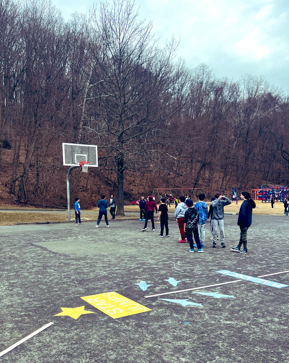 March Madness at Cannondale 5 recess. The Knockout game is strong each day! 🏀💪🏼 <a href="/WPSCMSocial/">CM Live</a> #cidermillway #wiltonwayct