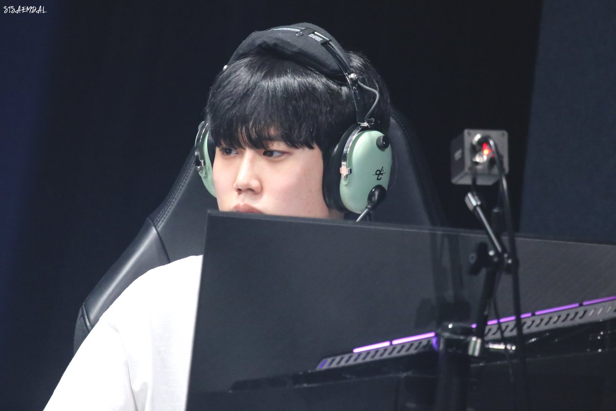 saemdal_pic's tweet photo. 230323 AE 대건 박준하 
#AE #DAEGUN #대건 https://t.co/LulNysPL7o