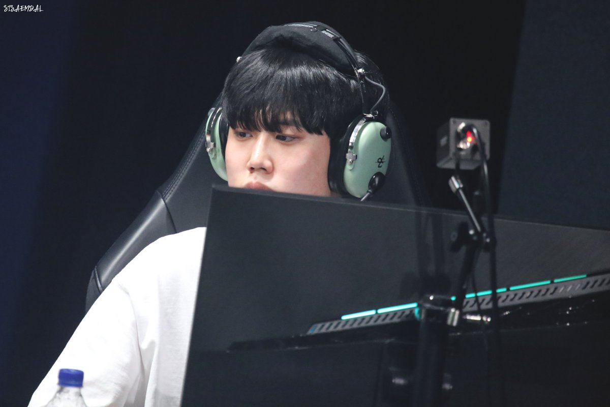 saemdal_pic's tweet photo. 230323 AE 대건 박준하 
#AE #DAEGUN #대건 https://t.co/LulNysPL7o